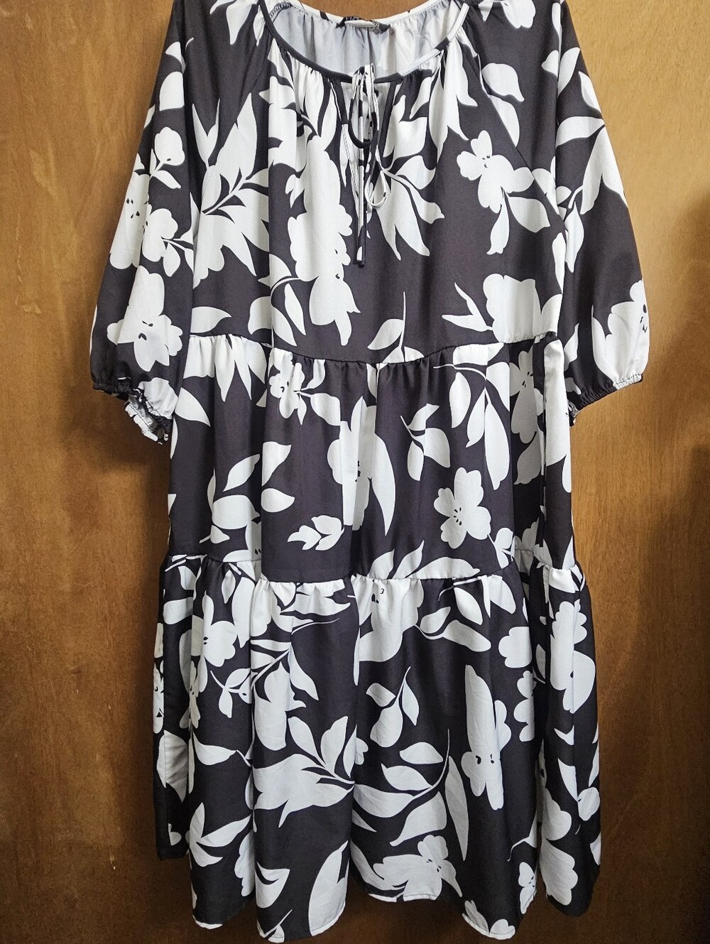 Bloomchic womens Floral black white tied v neck tiered ruffle midi dress 12 - Picture 2 of 9
